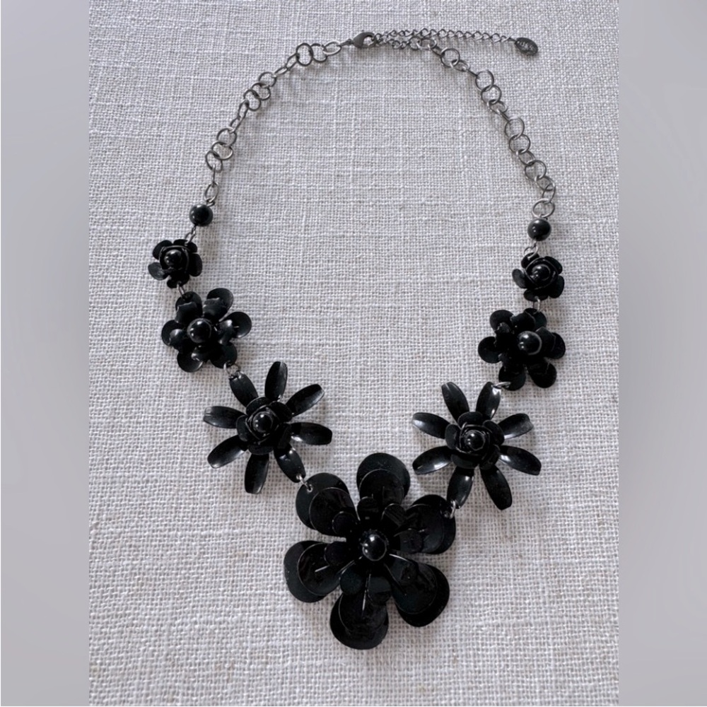 Black Floral Necklace EUC Silver Statement Gemstone Flower Hibโฆ